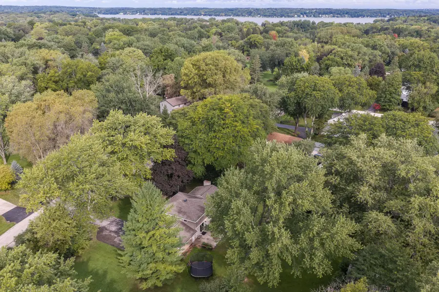 W276N1606 Spring Creek Dr, Pewaukee, WI 53072 - #2