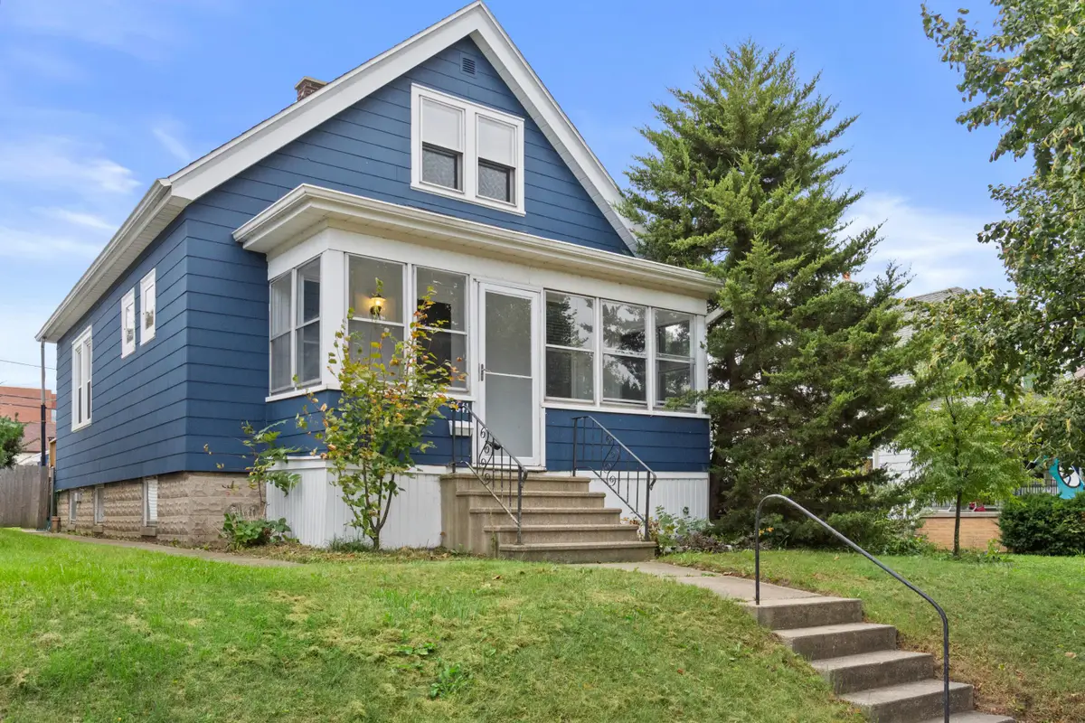 3641 E Whittaker Ave, Cudahy, WI 53110 - #1