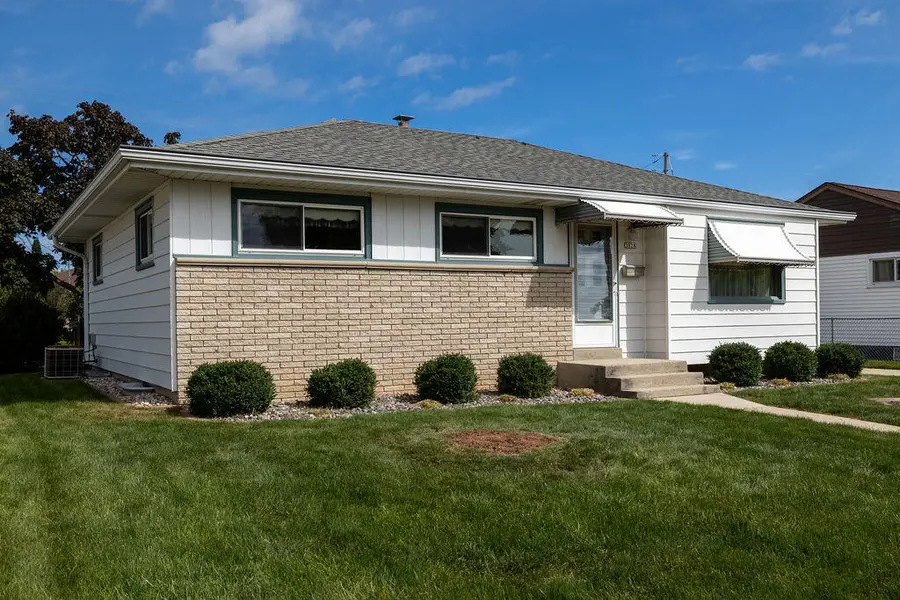 3828 E Van Eimeren Ave, Cudahy, WI 53110 - #3