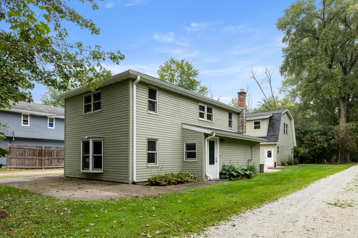 8413 Fox River Rd, Waterford, WI 53185 - #1