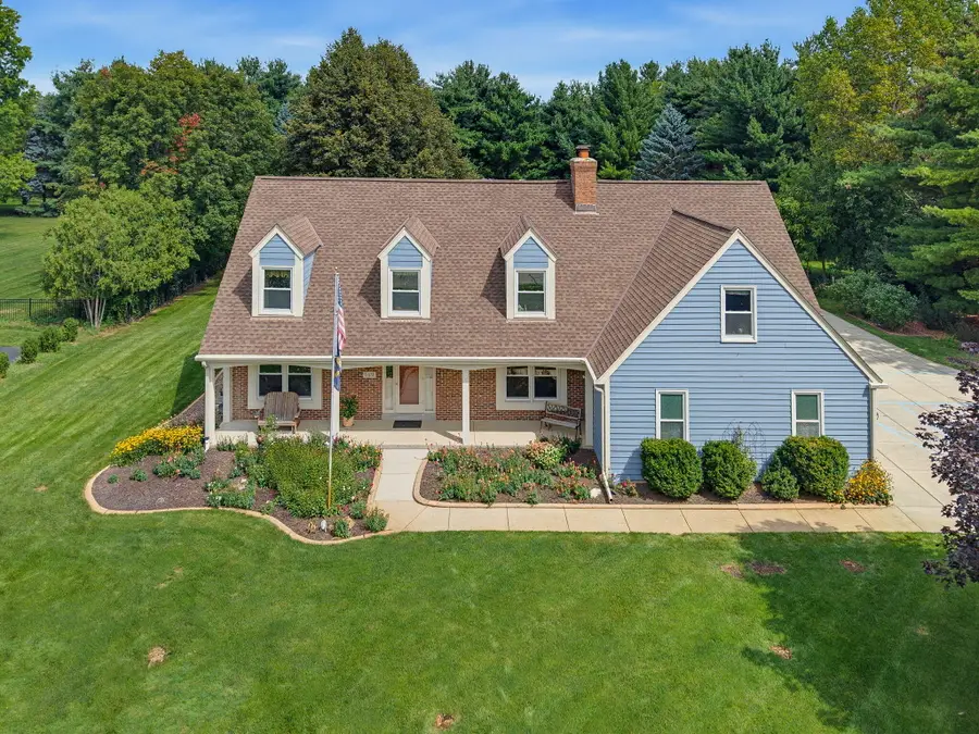 149 Hickory Dr, Delafield, WI 53018 - #2