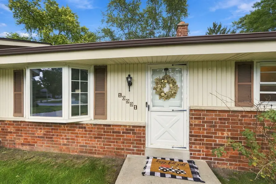 10931 W Kaul Ave, Milwaukee, WI 53225 - #2