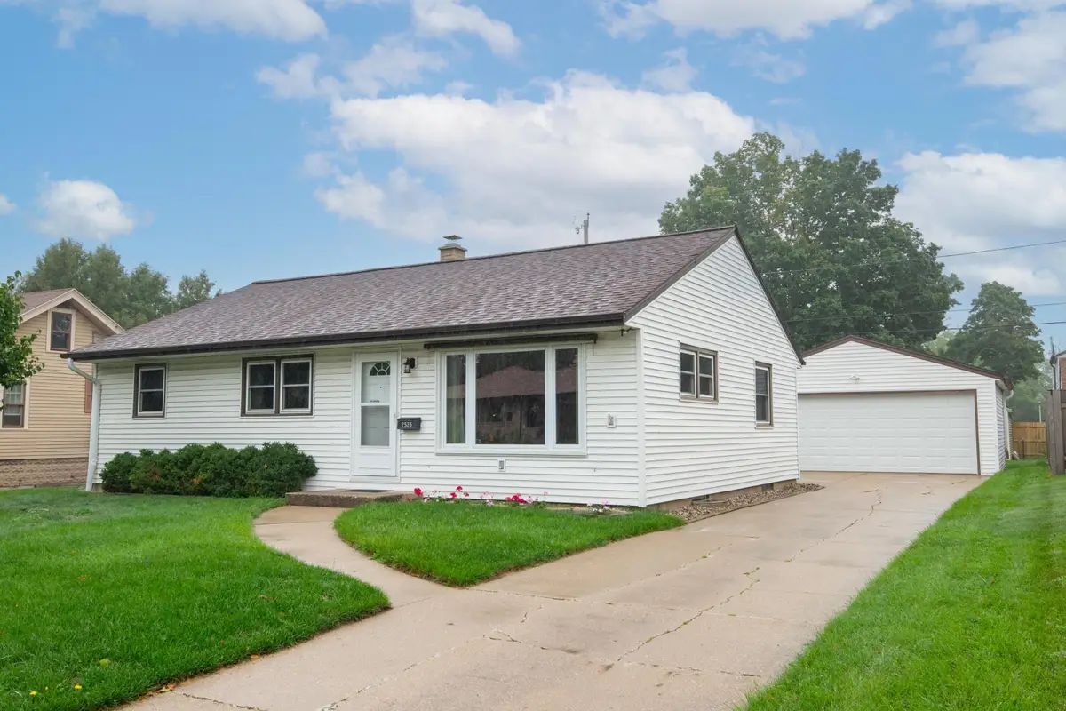 2526 S 83rd St, West Allis, WI 53219 - #1