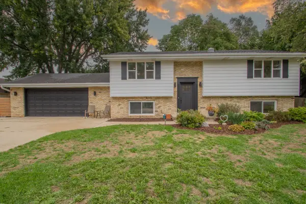 513 Mary Knoll Ln, Watertown, WI 53098