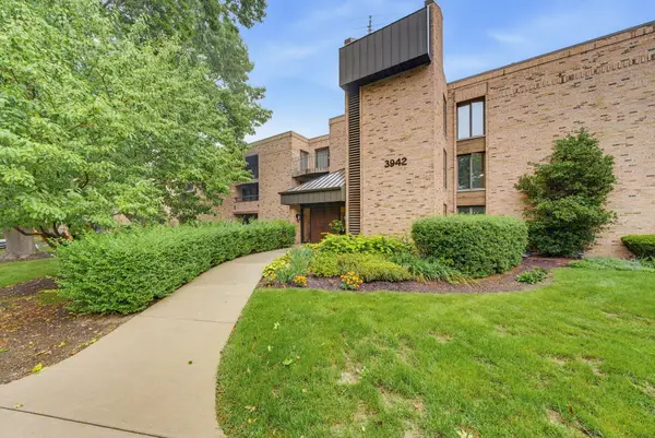3942 N Oakland Ave, Shorewood, WI 53211