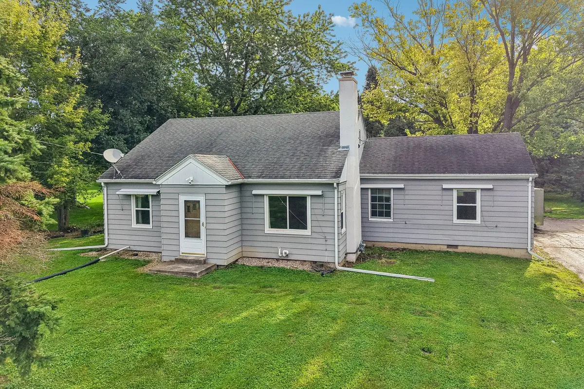 W279N1666 Prospect Ave, Pewaukee, WI 53072 - #1