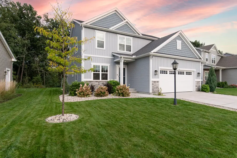 516 Wild Oak Rd, Hartland, WI 53029 - #2