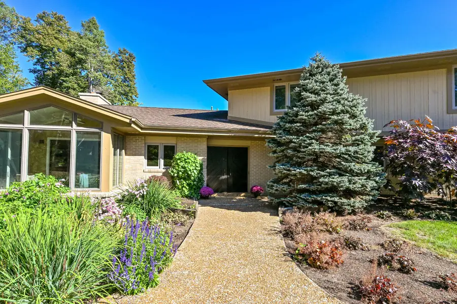 1956 W Windsor Cir, Glendale, WI 53209 - #2