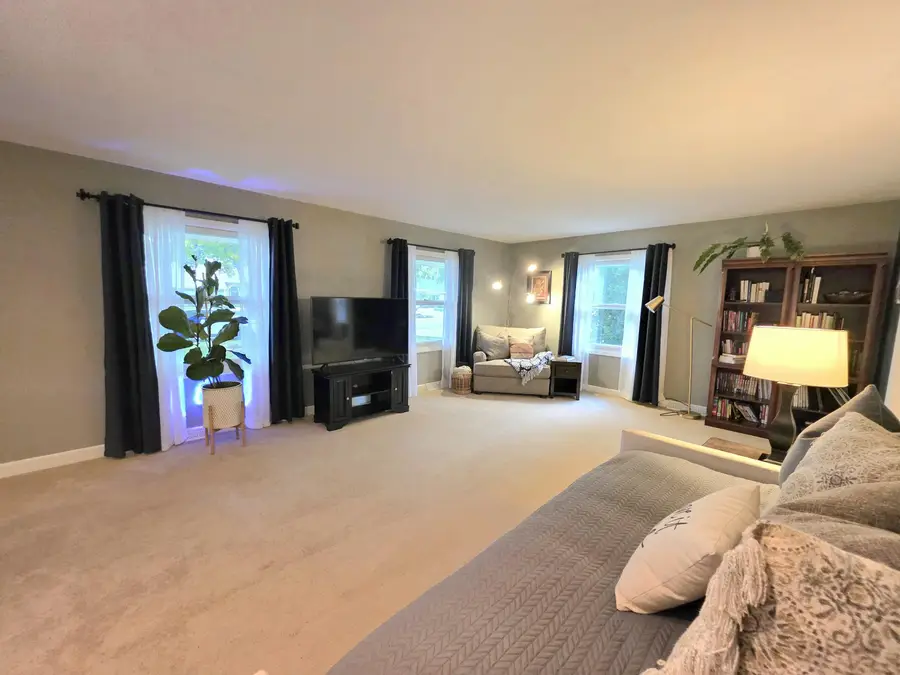 566 Riford Rd, Neenah, WI 54956 - #3