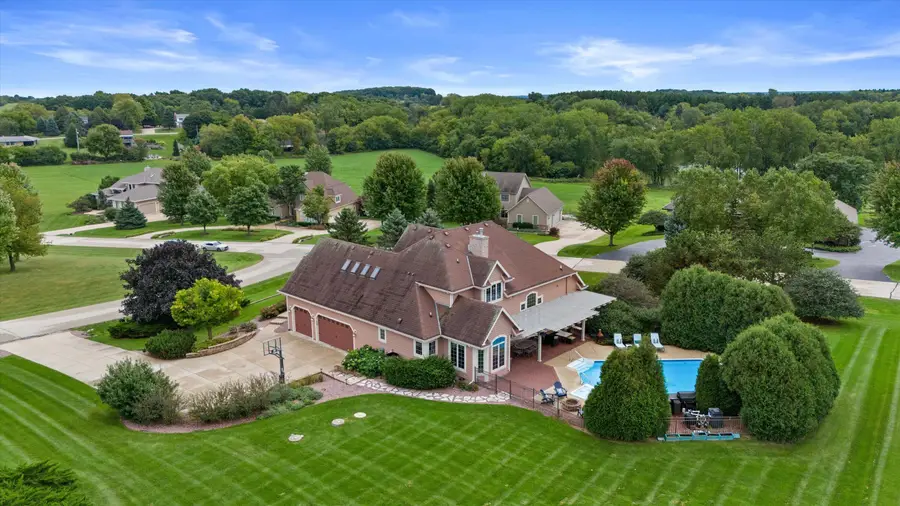 W287N921 Bedouin Ct, Delafield, WI 53188 - #3