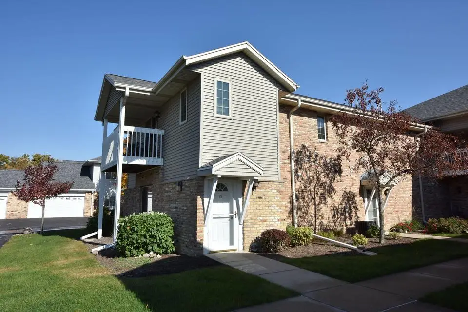 435 W Aspen Dr, Oak Creek, WI 53154 - #1