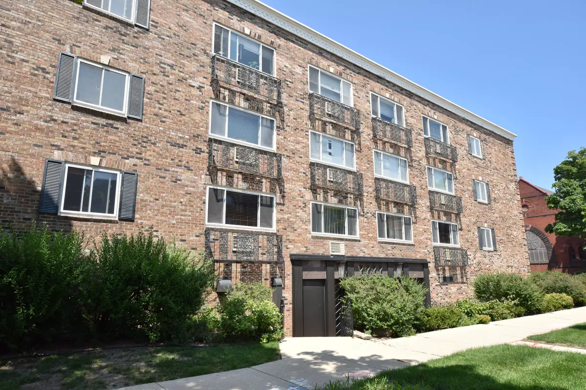 2222 E Belleview Pl, Milwaukee, WI 53211 - #1