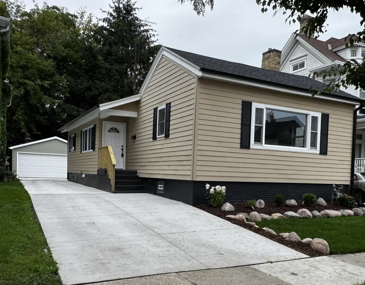 924 Wisconsin Ave, Racine, WI 53403 - #1