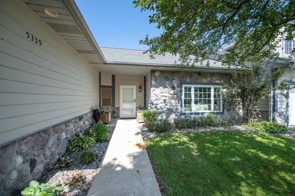 5339 S Hidden Dr, Greenfield, WI 53221