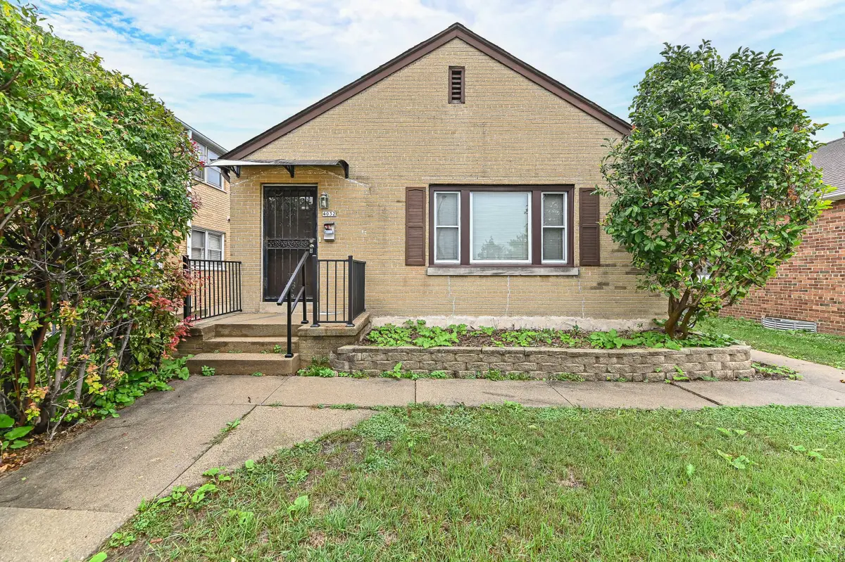 4032 N 92nd St, Milwaukee, WI 53222 - #1