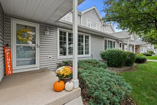 10210 W Whitnall Edge Cir, Franklin, WI 53132