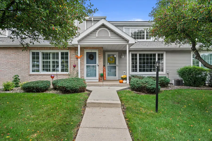 10210 W Whitnall Edge Cir, Franklin, WI 53132 - #2