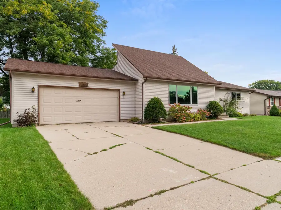 1378 Irving Cir, Manitowoc, WI 54220 - #2