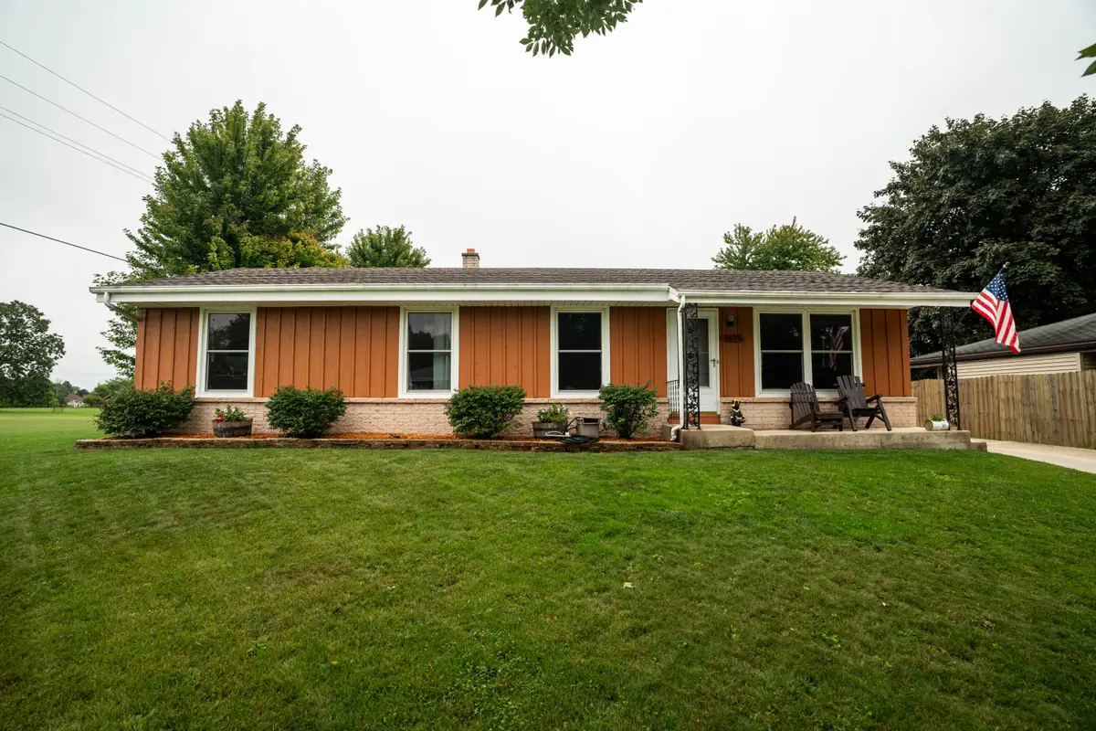 1614 N Lakeview Ave, Port Washington, WI 53074 - #1