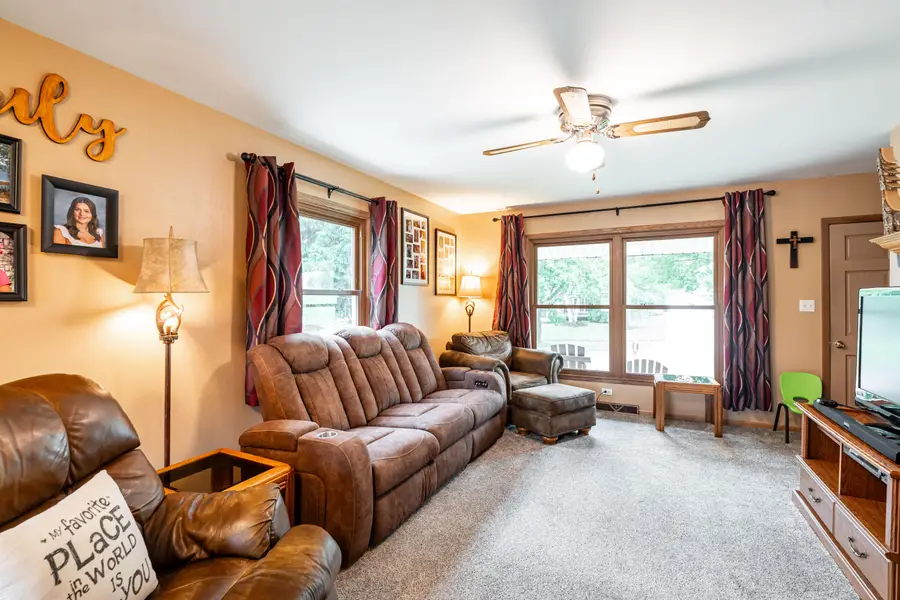 1614 N Lakeview Ave, Port Washington, WI 53074 - #2