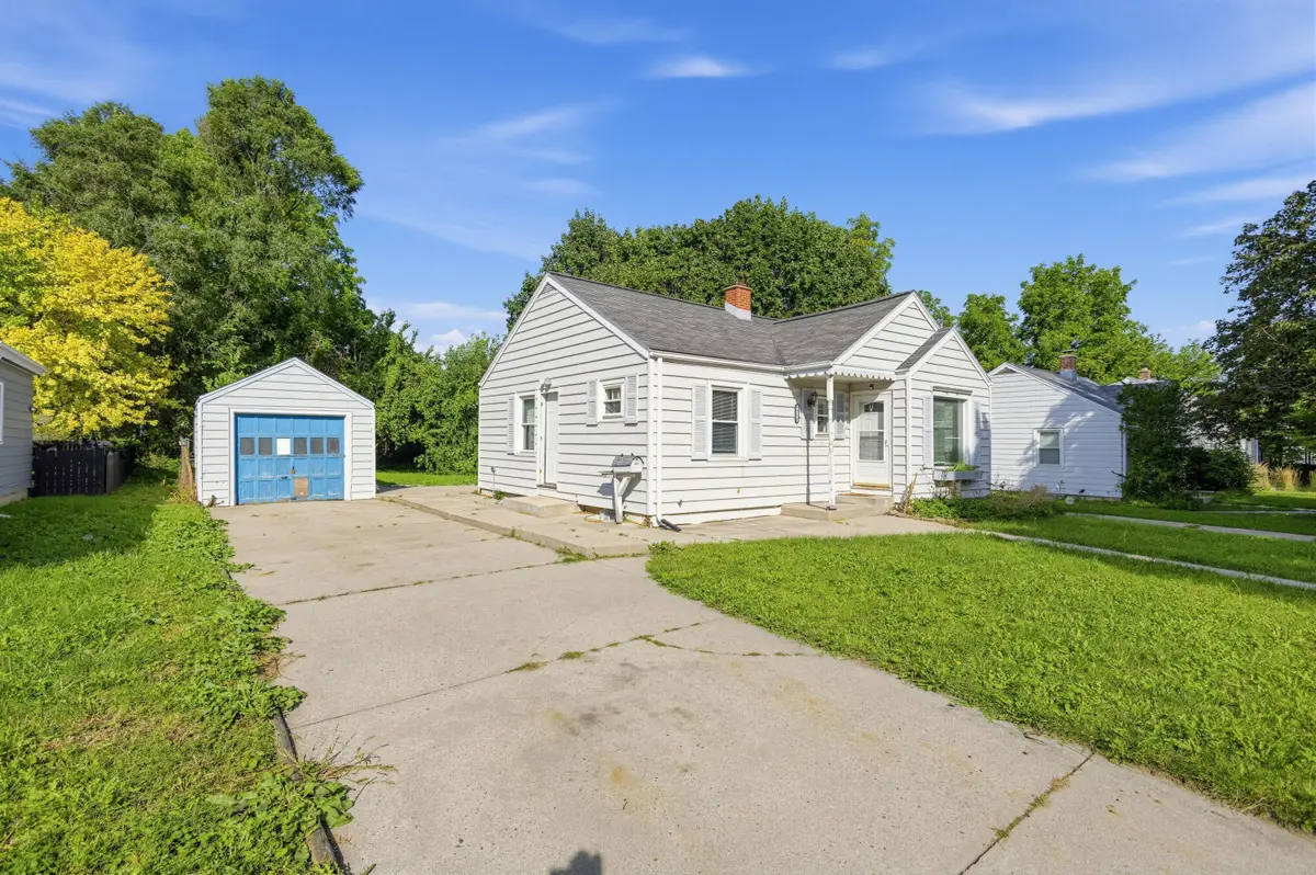 4913 N 74th St, Milwaukee, WI 53218 - #1
