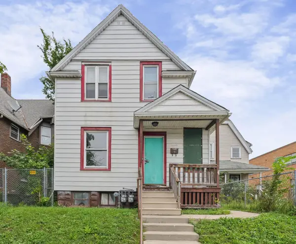 3028 N Holton St, Milwaukee, WI 53212