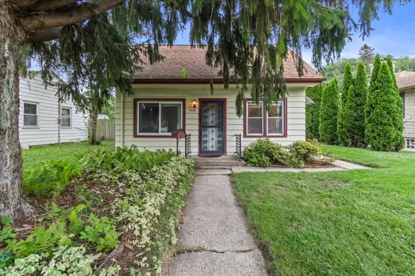 1405 17th Ave, South Milwaukee, WI 53172