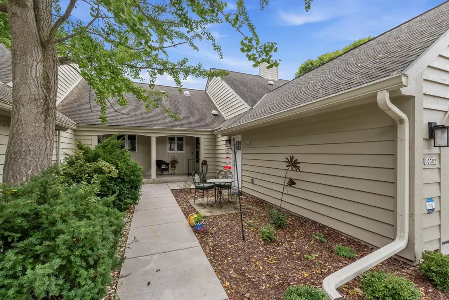 10305 N Adams Ct, Mequon, WI 53092 - #2