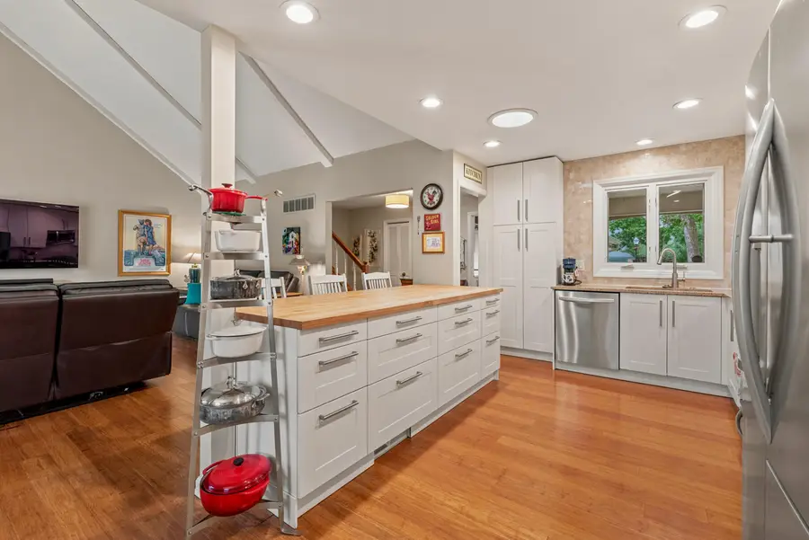 10305 N Adams Ct, Mequon, WI 53092 - #3
