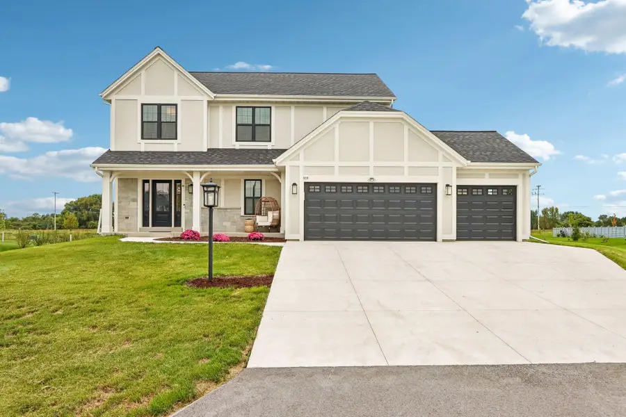 614 Twin Creeks Dr, Dousman, WI 53118 - #3