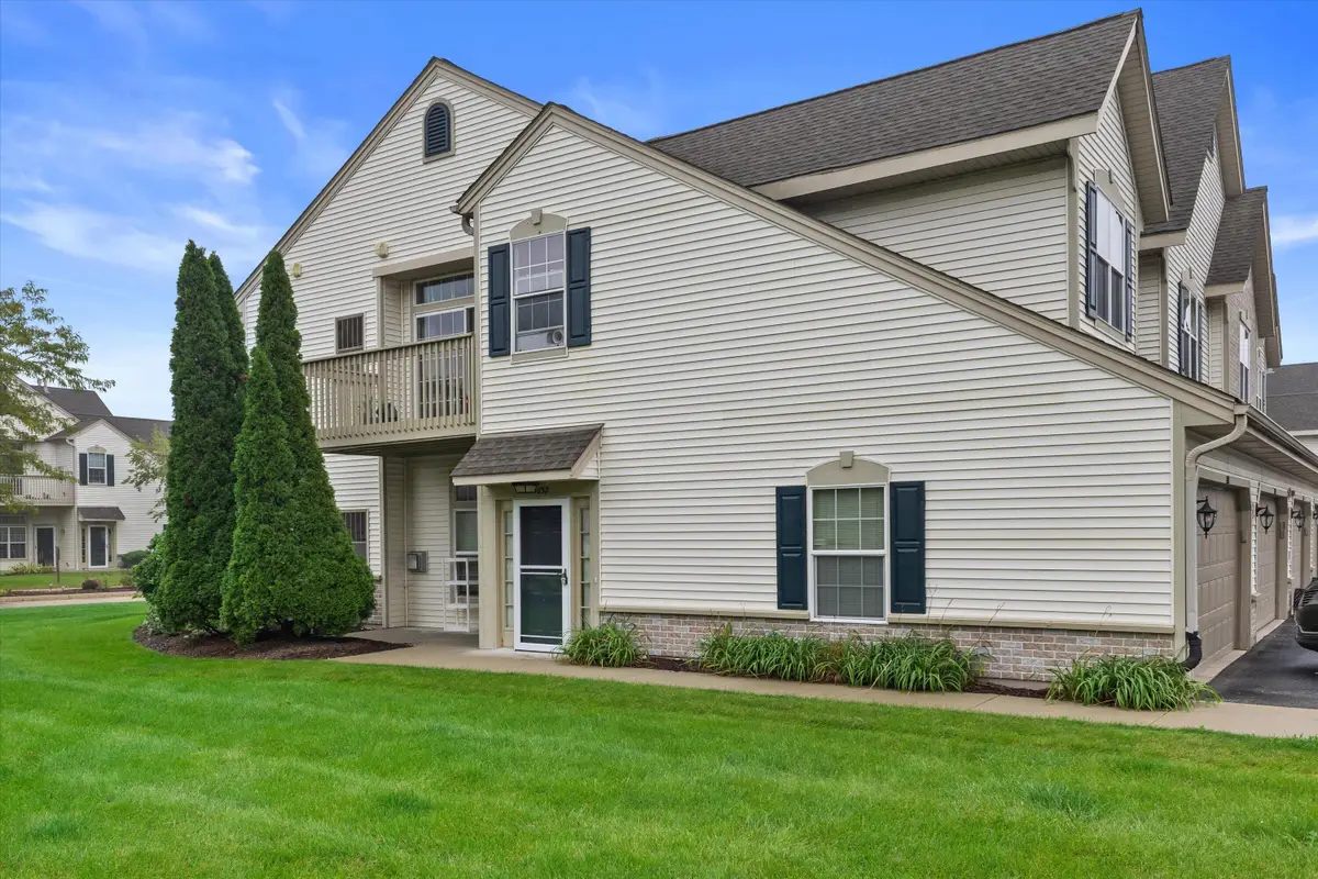 1052 Bedford Ct, Mount Pleasant, WI 53406 - #1