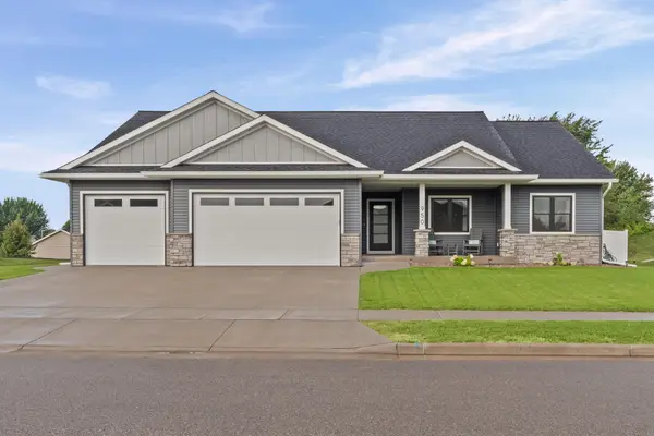 950 Crockett Dr, Holmen, WI 54636