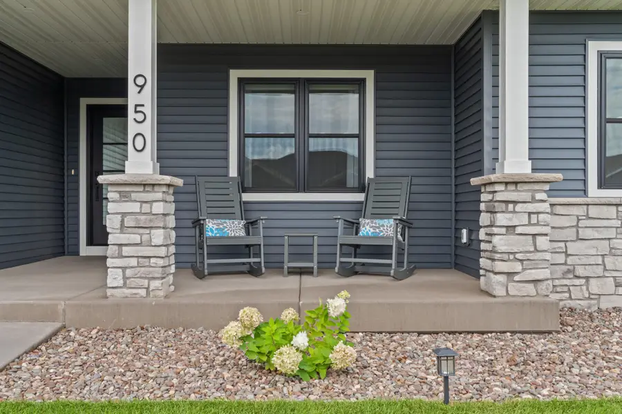 950 Crockett Dr, Holmen, WI 54636 - #2