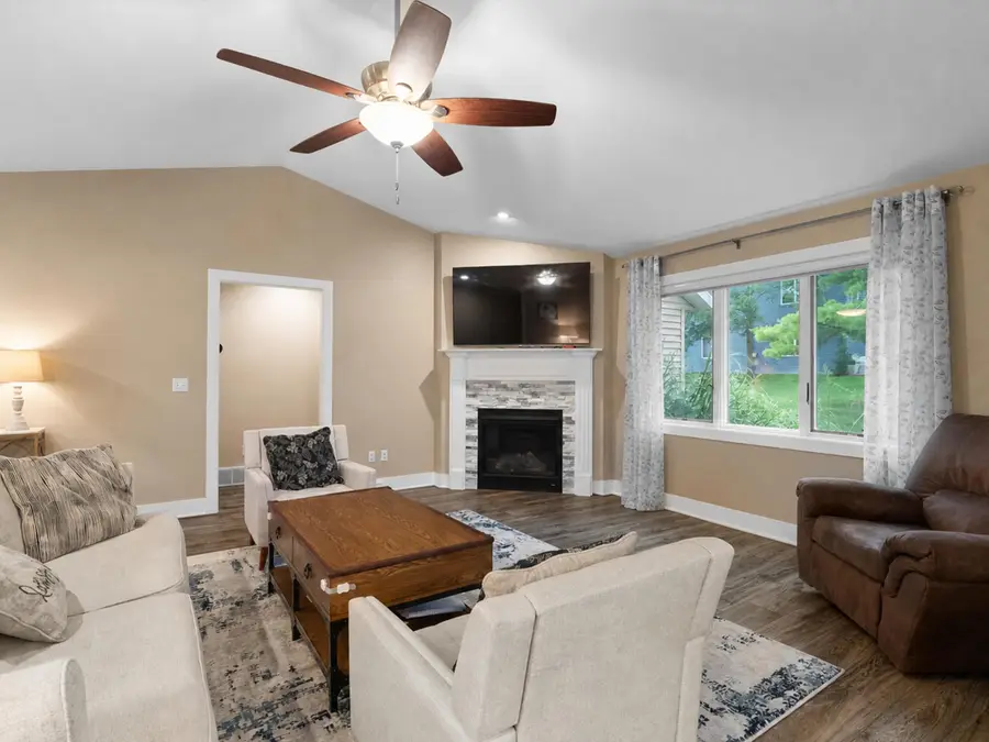 4035 Spring Ct, Sheboygan, WI 53083 - #3