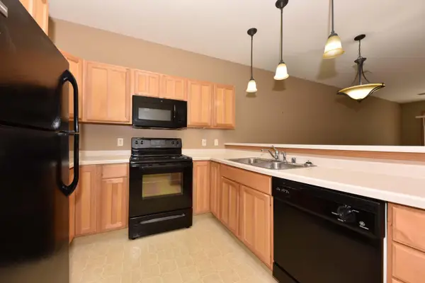 2074 Pine Ridge Ct, Grafton, WI 53024