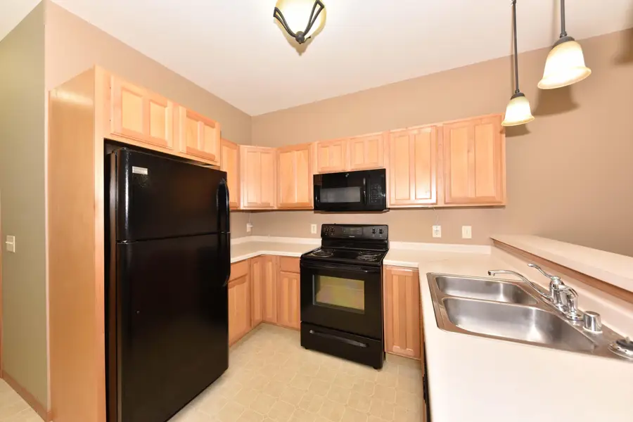 2074 Pine Ridge Ct, Grafton, WI 53024 - #2