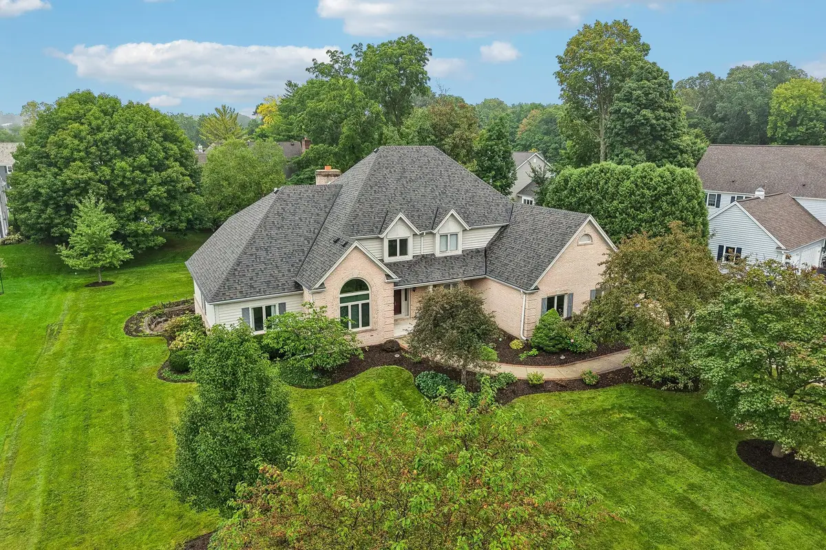 3590 Nassau Dr, Brookfield, WI 53045 - #1