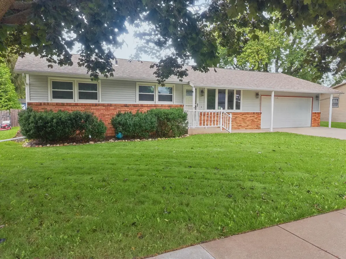 504 Westview Ave, Clinton, WI 53525 - #1