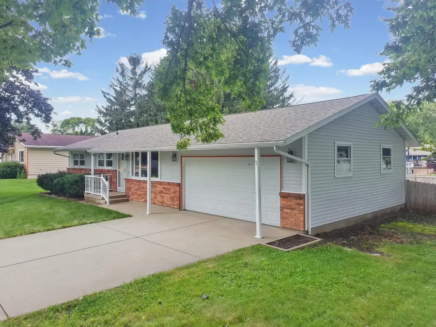 504 Westview Ave, Clinton, WI 53525 - #2