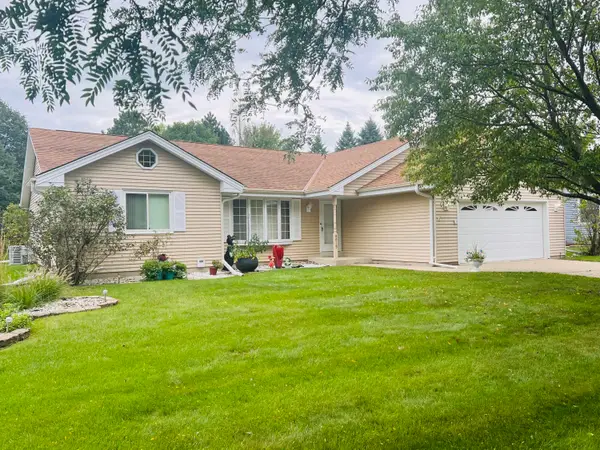 8815 S Castle Ct, Franklin, WI 53132