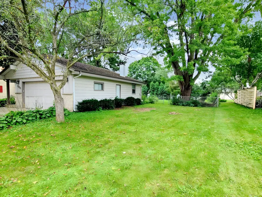 1231 School Dr, Waukesha, WI 53189 - #2