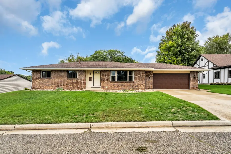 616 Briody St, Burlington, WI 53105 - #3