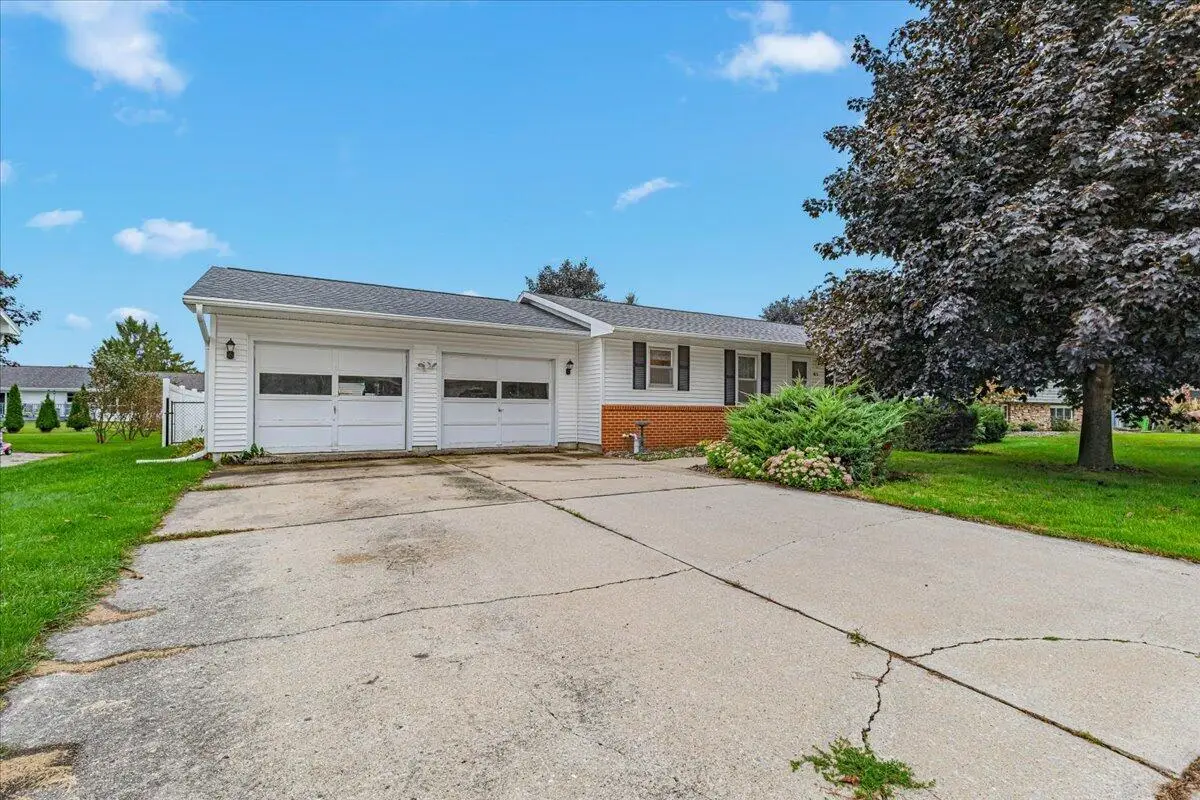 465 Neevel Ave, Waupun, WI 53963 - #1