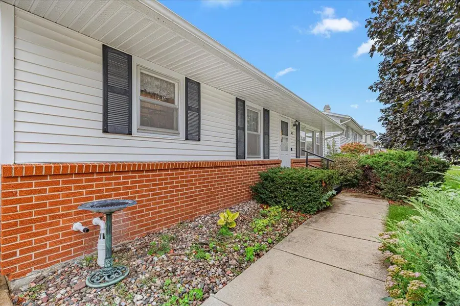 465 Neevel Ave, Waupun, WI 53963 - #3
