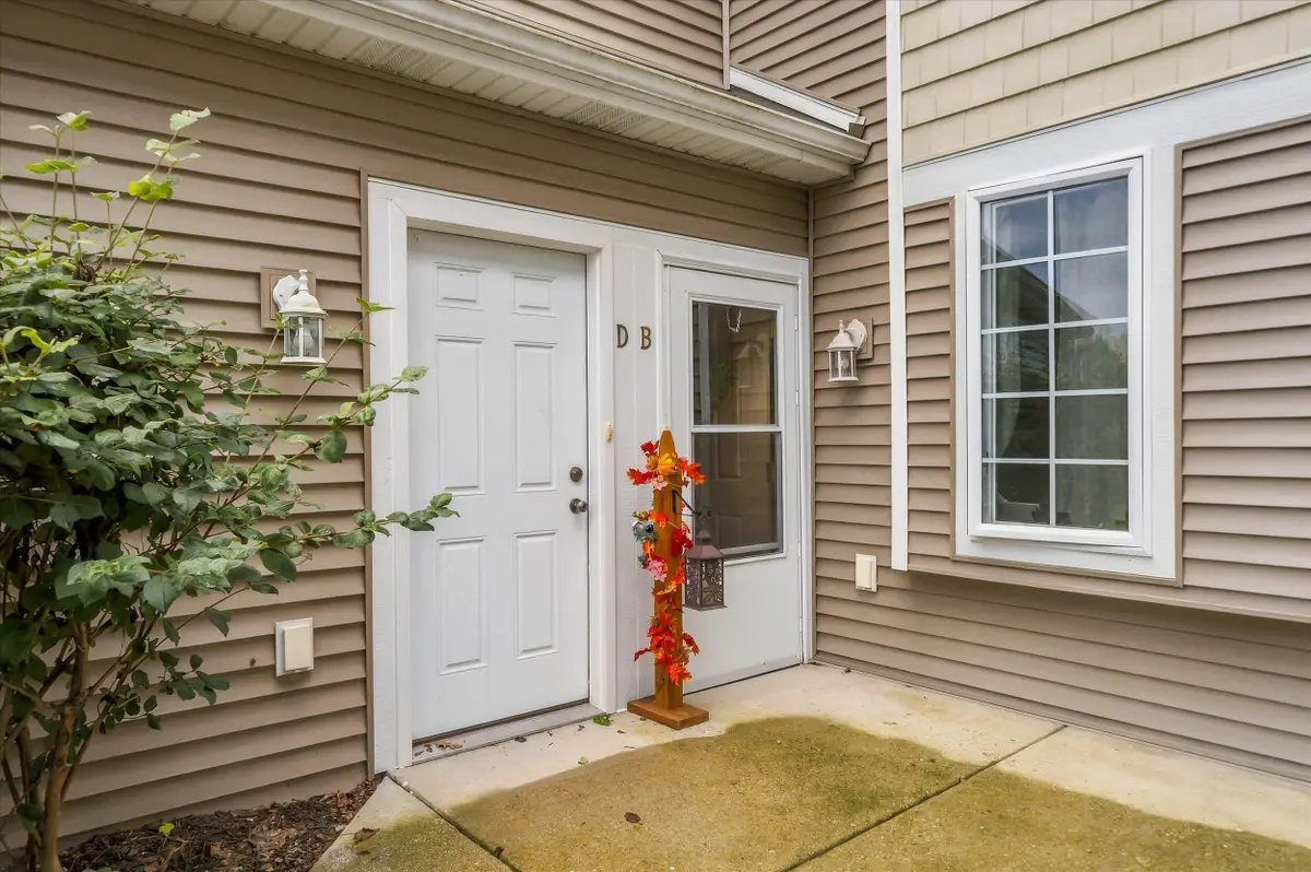 752 Bridlewood Dr, Hartford, WI 53027 - #1
