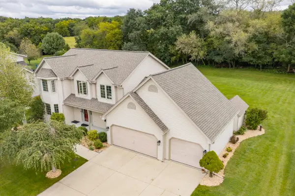 843 Prairie View Dr, Rochester, WI 53105