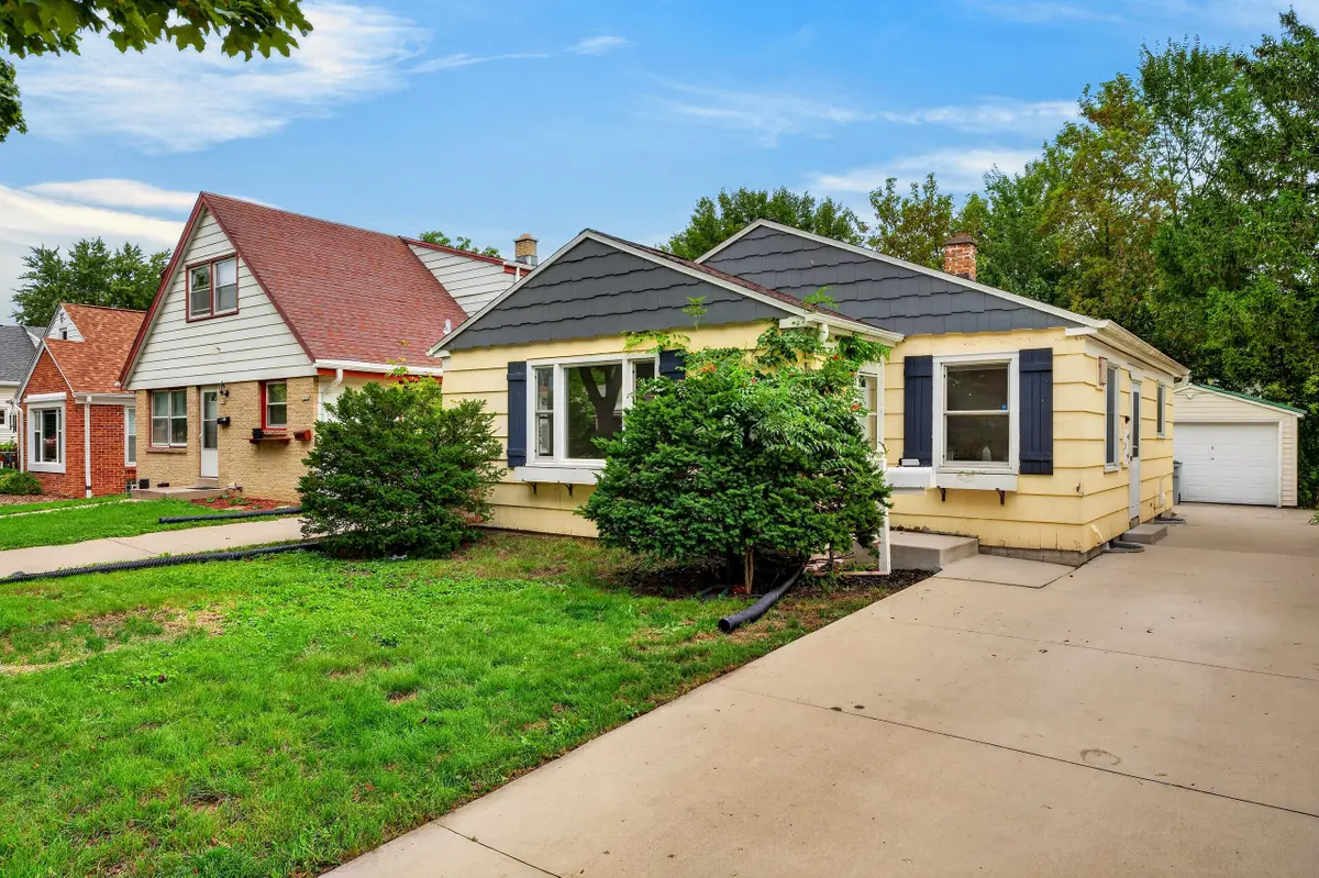 3618 N 94th St, Milwaukee, WI 53222 - #1