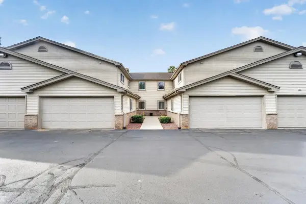 850 Evergreen Dr, Hartford, WI 53027