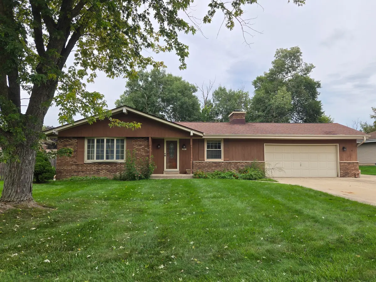 14800 W Fenway Dr, New Berlin, WI 53151 - #1