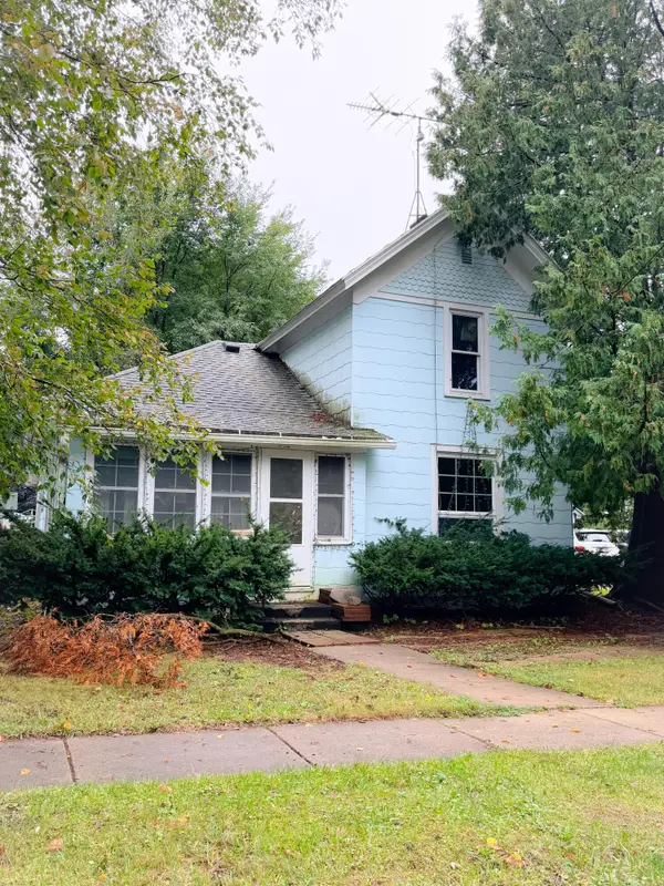 132 Pierce St, Randolph, WI 53956